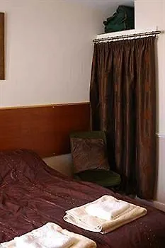 Royal Hotel Sheffield 3*,
