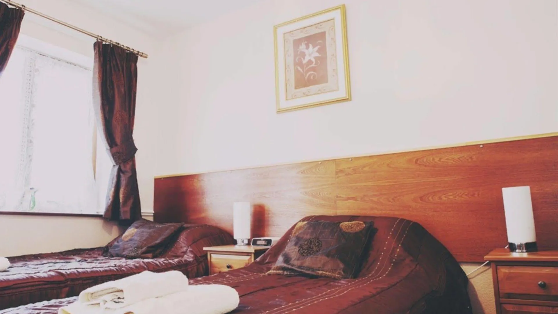 Royal Hotel Sheffield 3*,